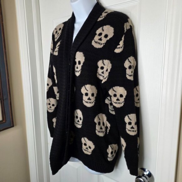 Infiniti Skull Knitted Black Cardigan Women's Size L/XL - Picture 2 of 5